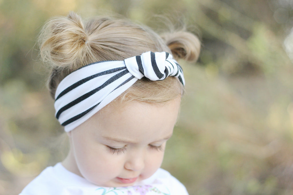 Monochrome Striped Knot